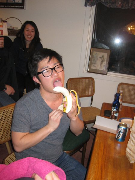 IMG_0302.JPG - Someone knows how to treat a banana